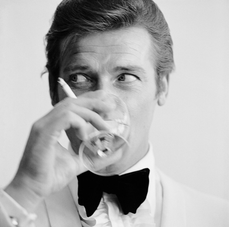 roger-moore-1.jpg